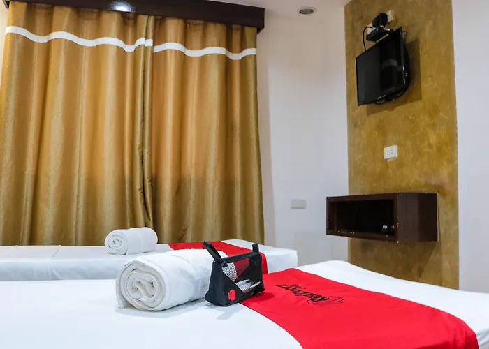 Hotel Reddoorz @ Junquera Extension 2*
