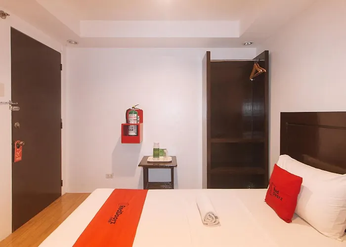 Reddoorz @ Junquera Extension Hotel 2*