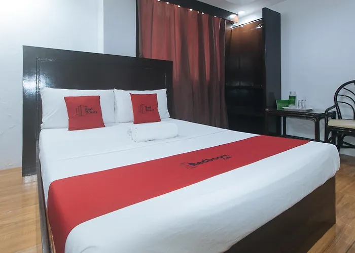 Hotel Reddoorz @ Junquera Extension 2*